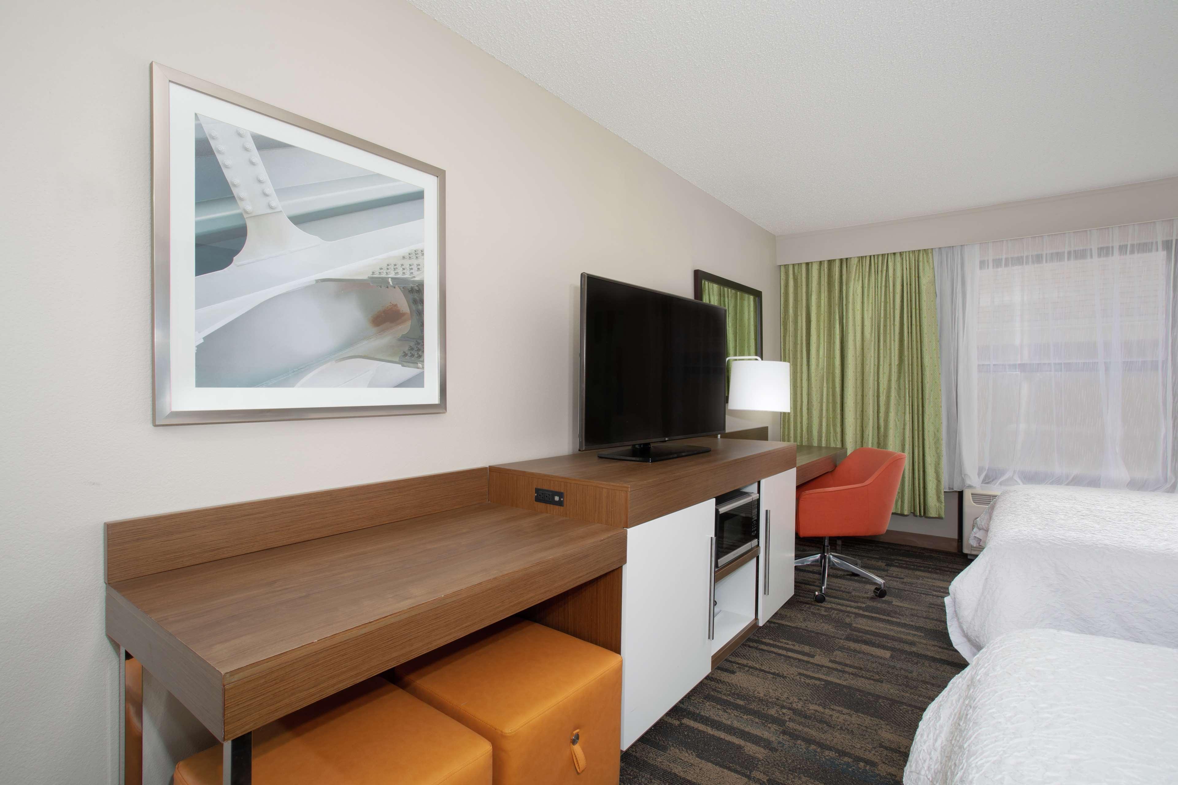 Hampton Inn & Suites Kansas City-Merriam Exterior foto